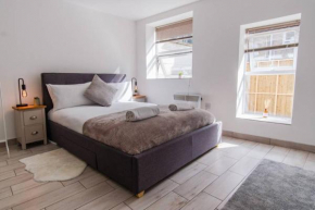 Studio ✧ High Street - Bournemouth